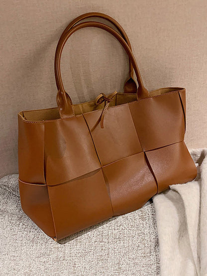 Elegantly Styled Bag for Everyday Wear