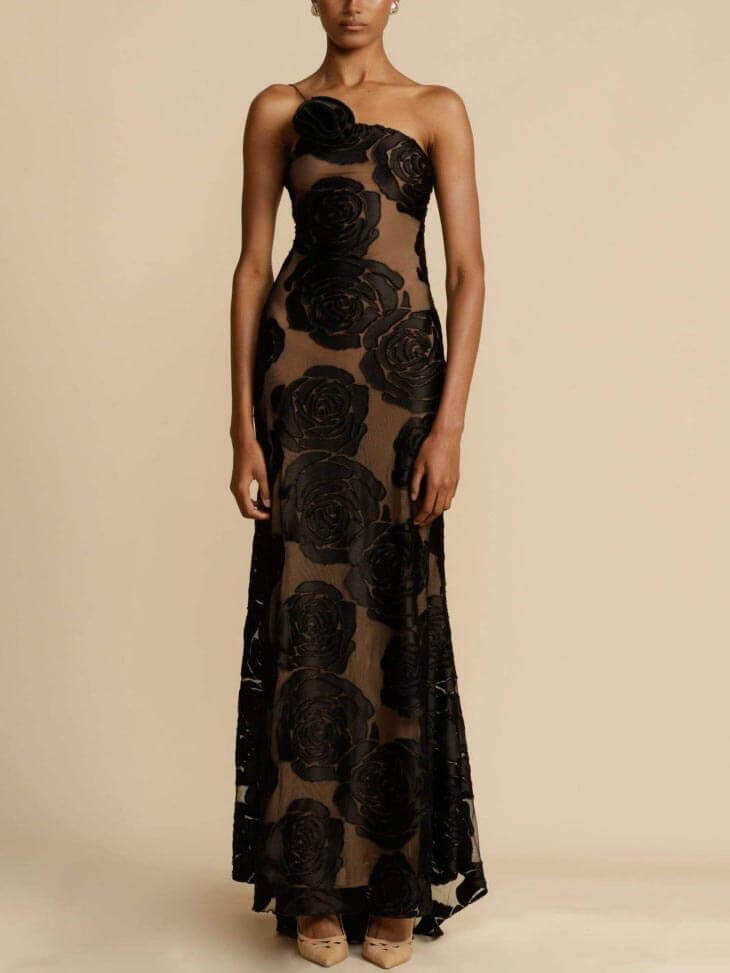Beautifully Finished Dress in a Timeless Design