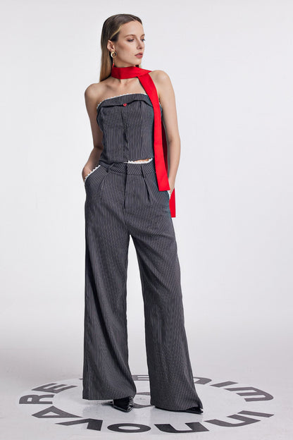 Effortlessly Elegant Pants with a Timeless Design