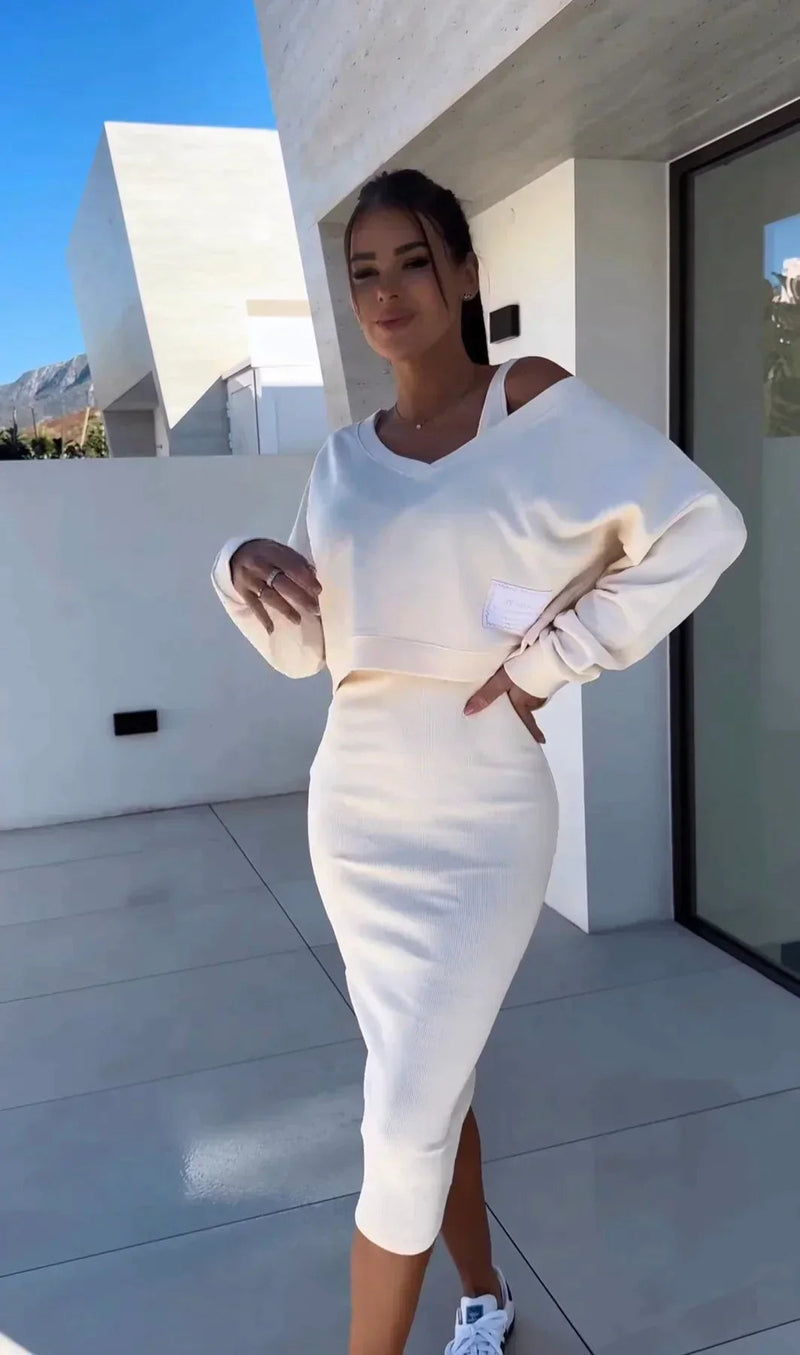 Well Tailored Sweater with a Graceful Silhouette