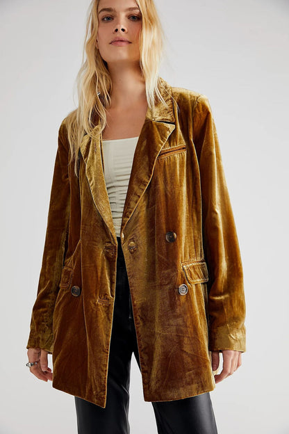 Well Tailored Jacket with a Graceful Silhouette