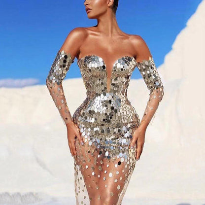 Well Tailored Dress with a Graceful Silhouette