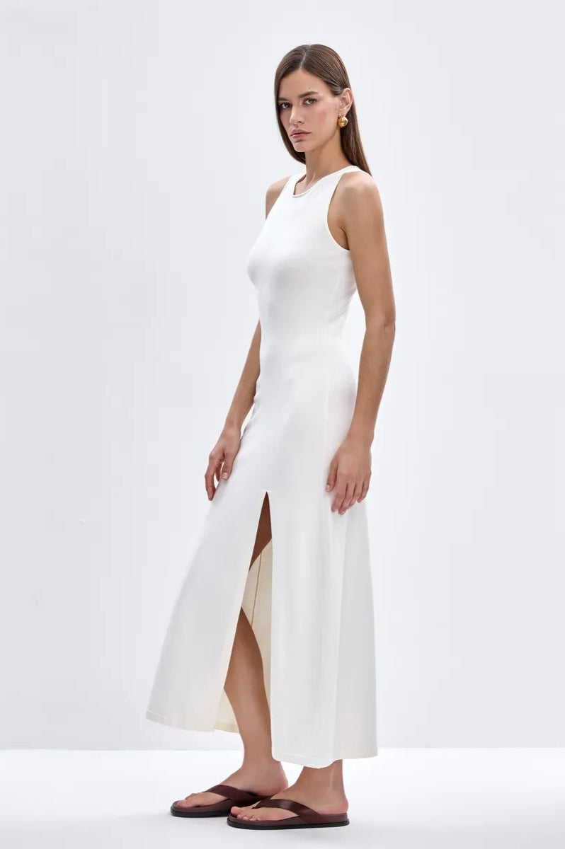 Effortlessly Elegant Sweater with a Timeless Design