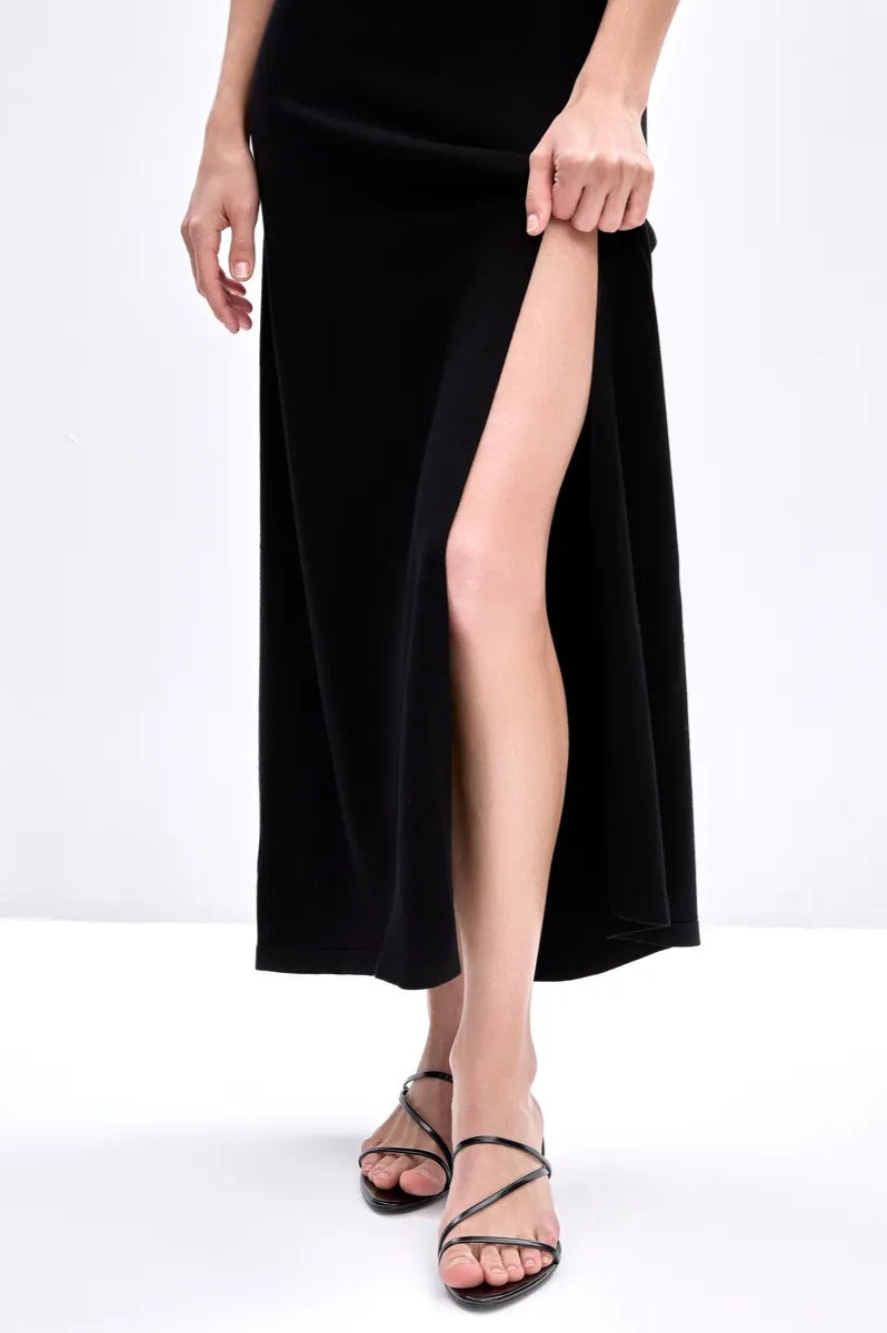 Effortlessly Elegant Sweater with a Timeless Design