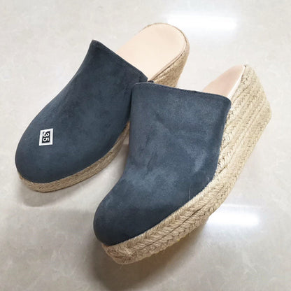 Well Tailored Shoes with a Graceful Silhouette