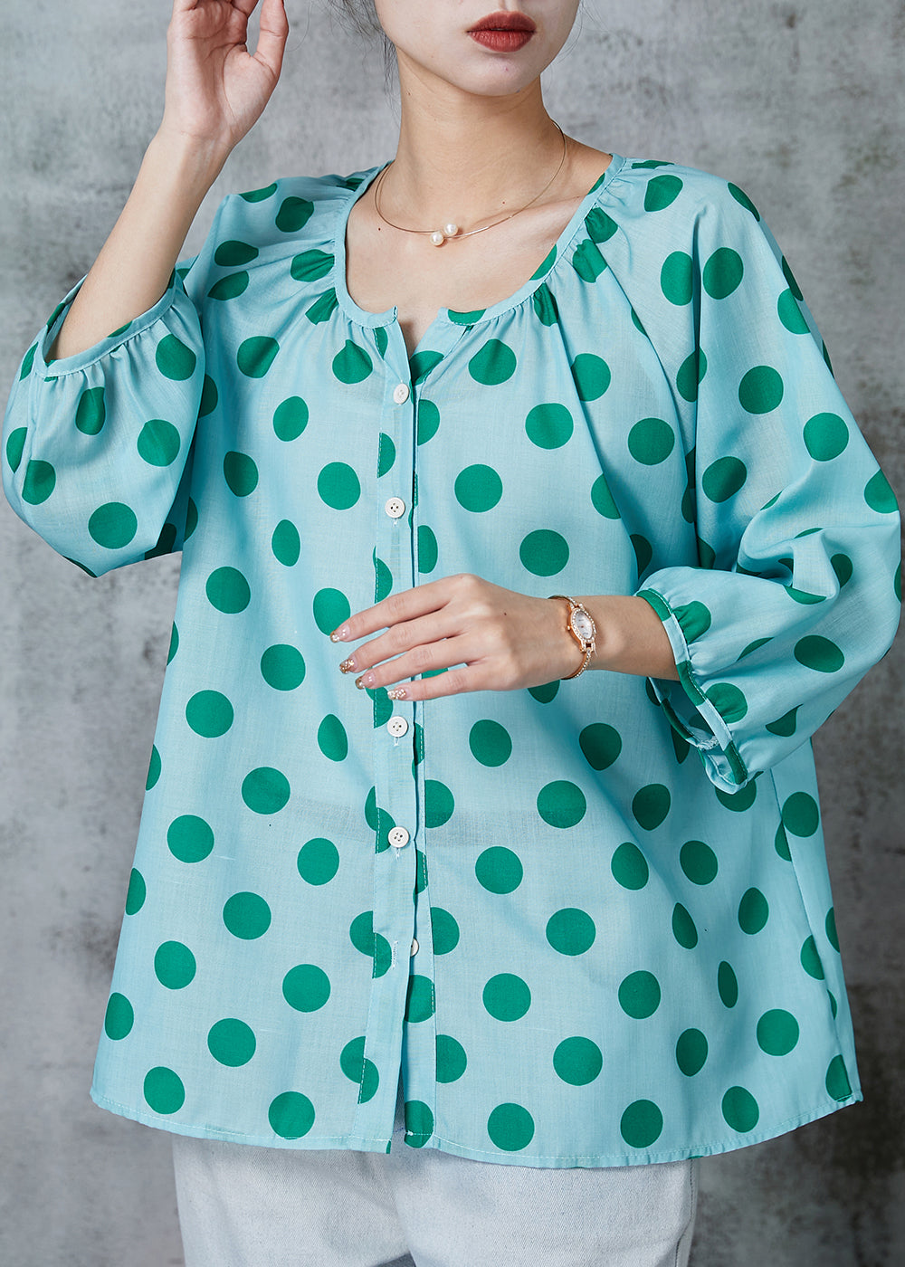 Well Tailored Shirt with a Graceful Silhouette
