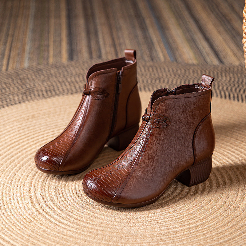 Effortlessly Elegant Boots with a Timeless Design