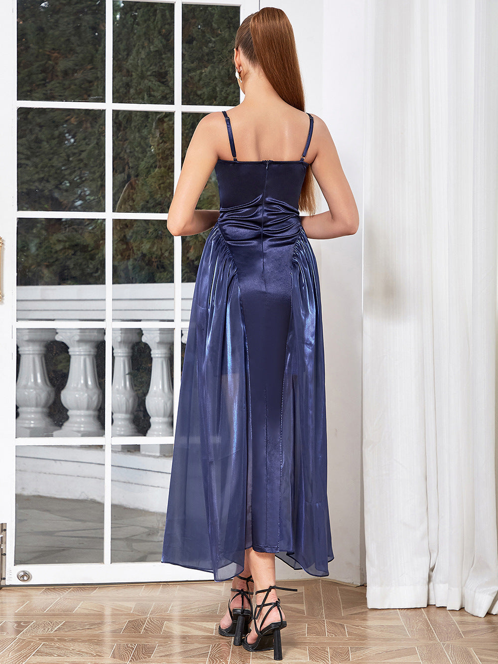 Effortlessly Elegant Dress with a Timeless Design
