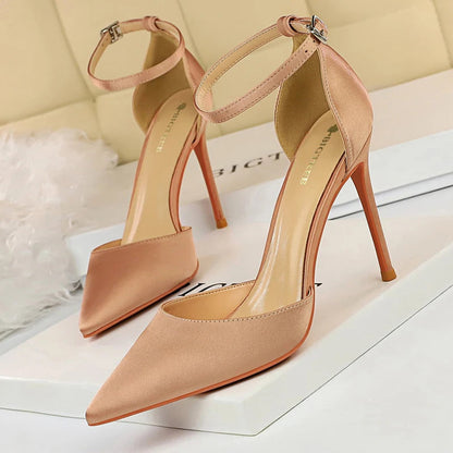 Well Tailored Heels with a Graceful Silhouette