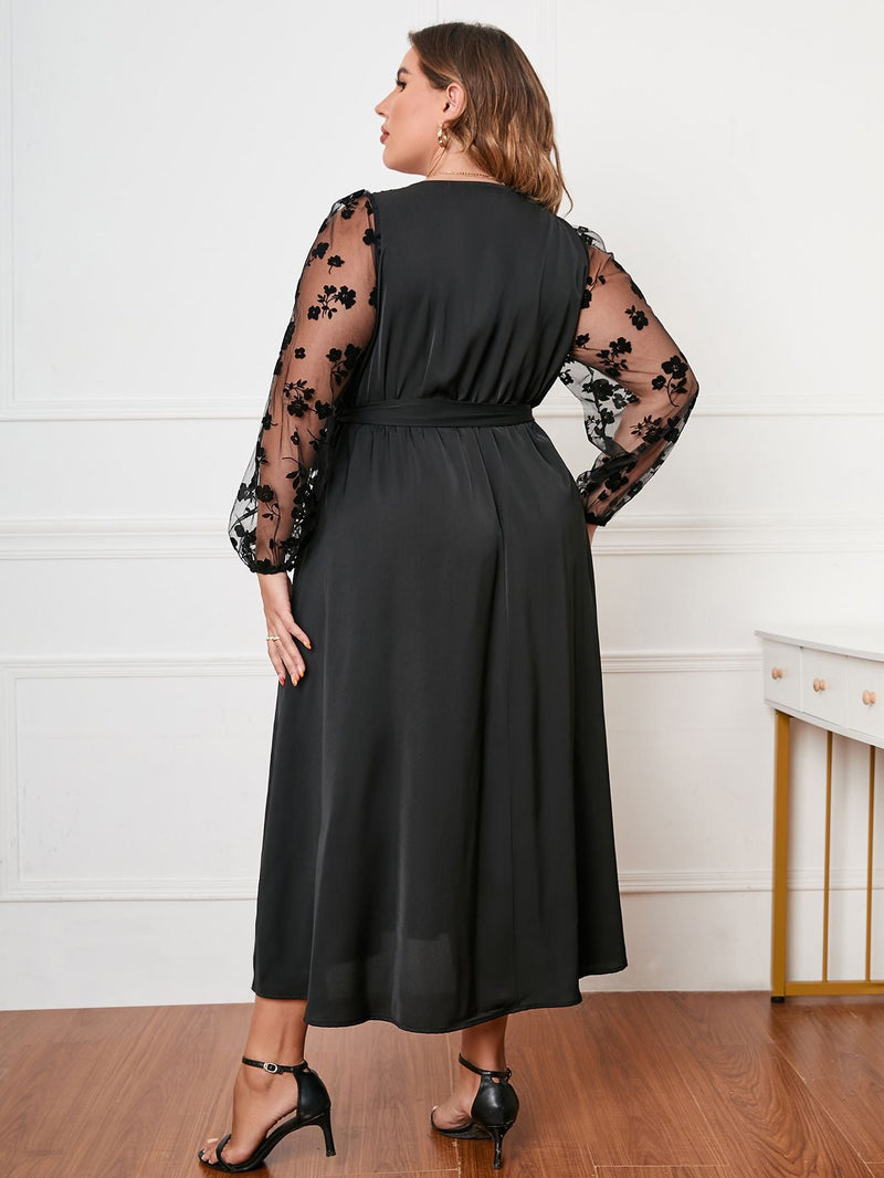 Well Tailored Dress with a Graceful Silhouette