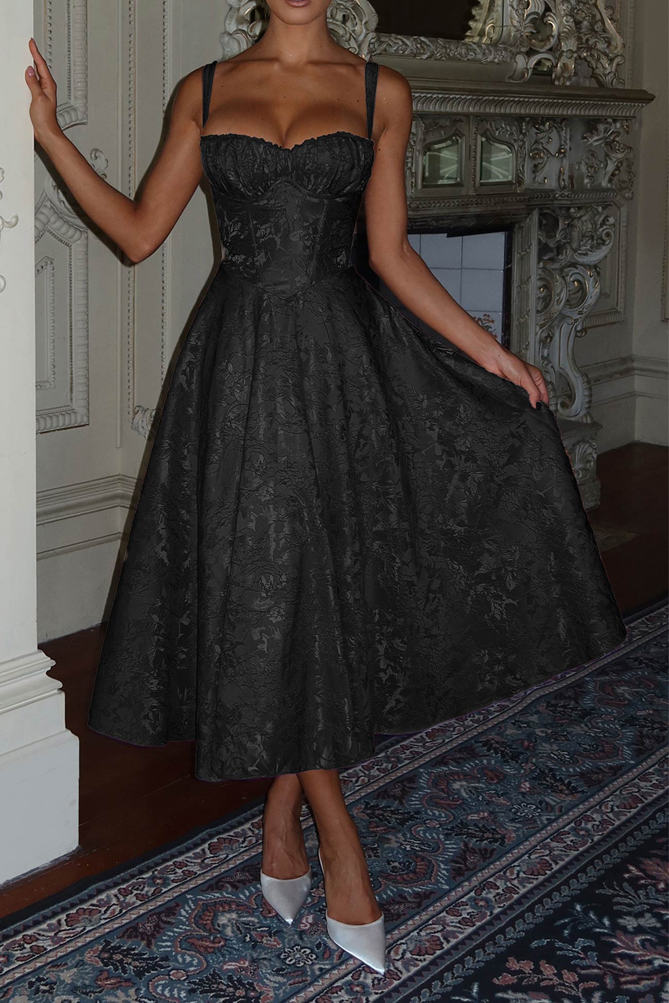 Beautifully Finished Dress in a Timeless Design