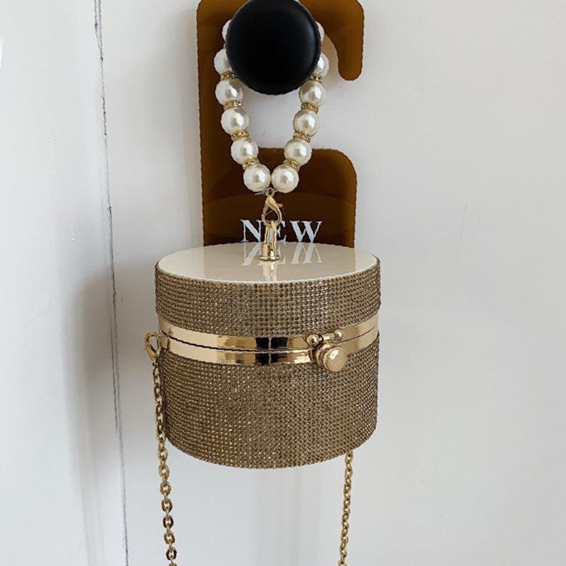 Well Tailored Bag with a Graceful Silhouette