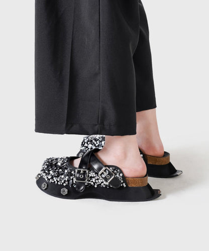 Effortlessly Elegant Sandals with a Timeless Design