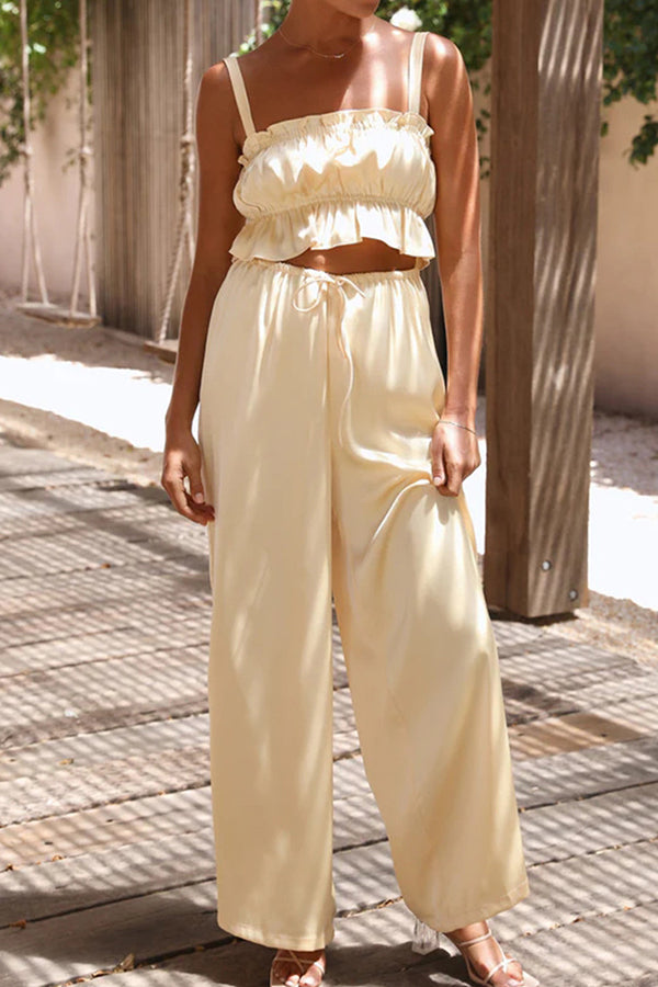 Effortlessly Elegant Pants with a Timeless Design