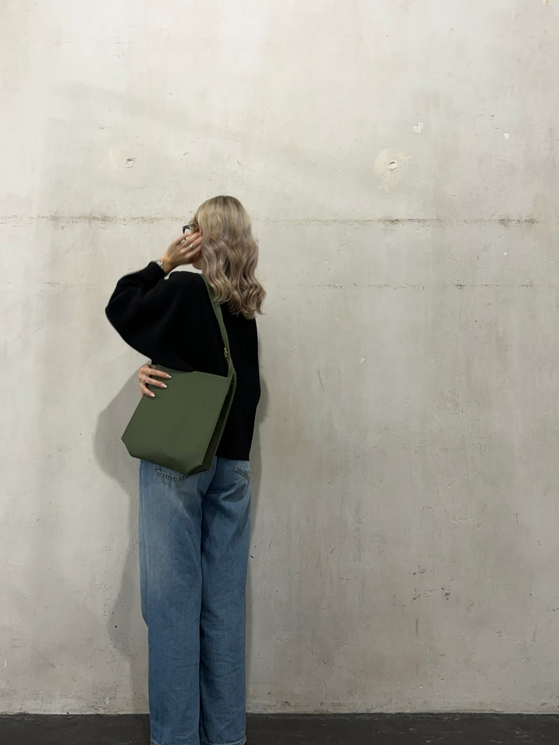 Gracefully Styled Bag for Any Occasion