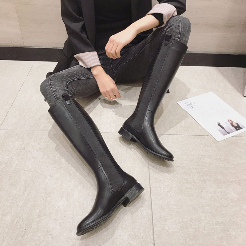 Well Tailored Boots with a Graceful Silhouette