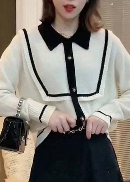 Effortlessly Elegant Top with a Timeless Design