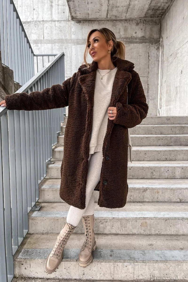 Beautifully Finished Coat in a Timeless Design