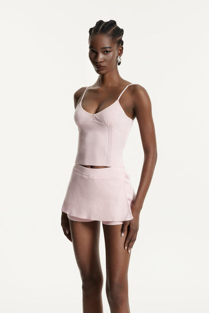 Effortlessly Elegant Pants with a Timeless Design