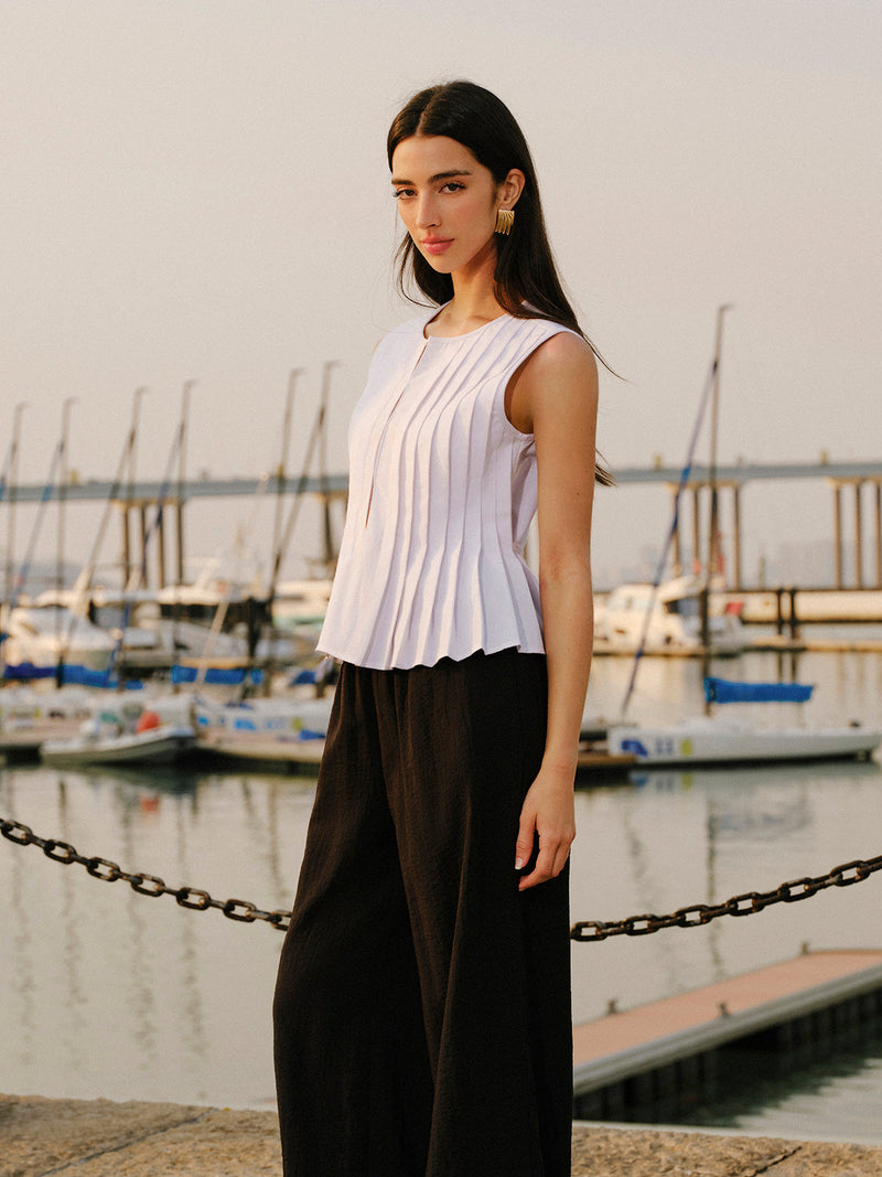 Well Tailored Top with a Graceful Silhouette