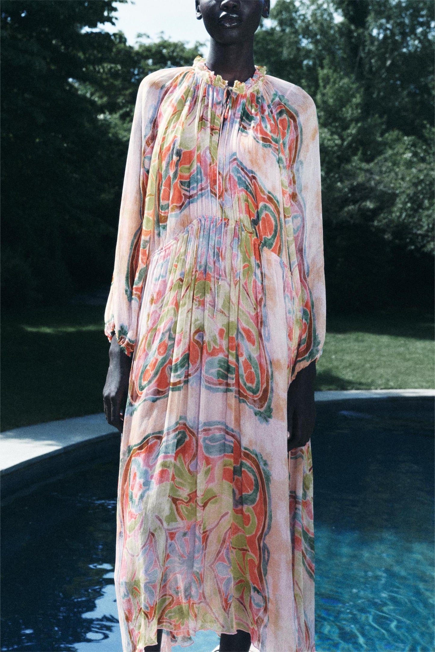 Beautifully Finished Dress in a Timeless Design