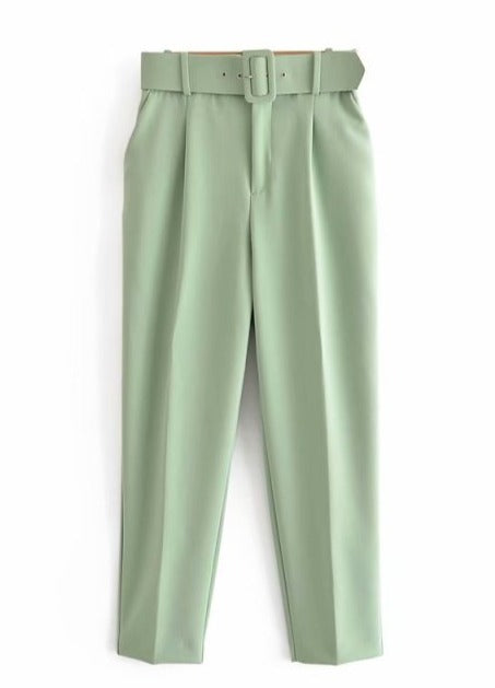 Classic Vintage Pants with a Flattering Fit
