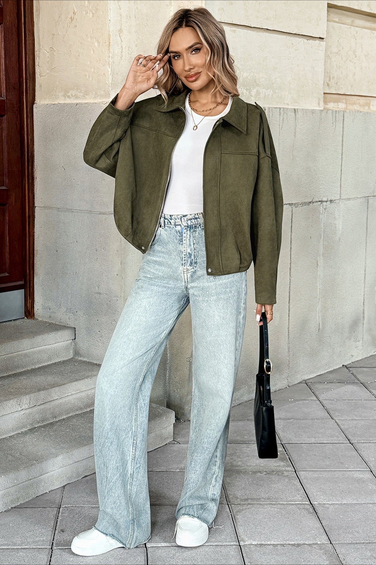 Effortlessly Elegant Jacket with a Timeless Design