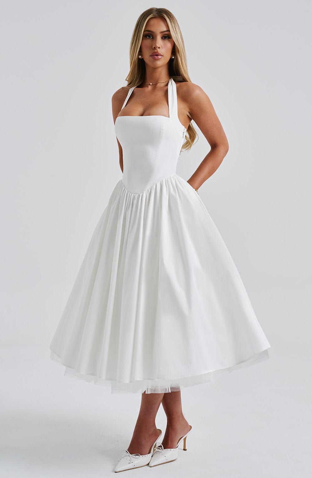 Effortlessly Elegant Dress with a Timeless Design