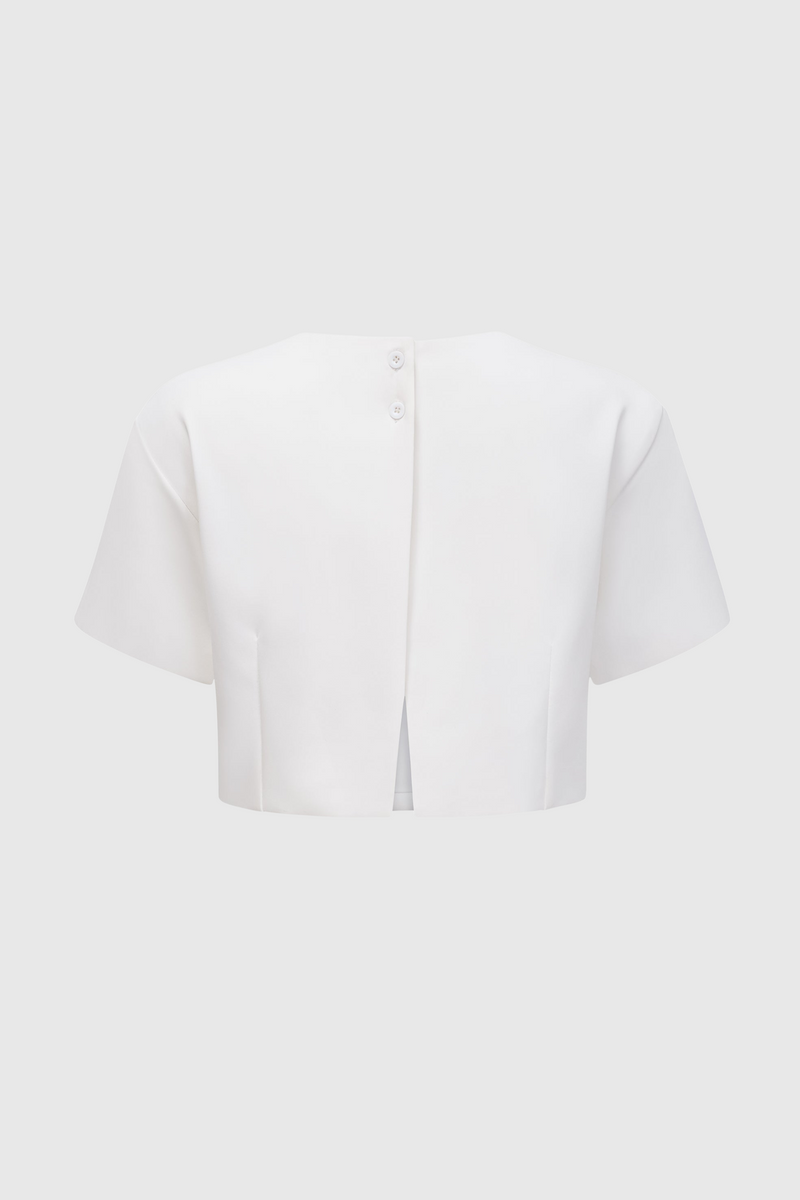 Effortlessly Elegant Garment with a Timeless Design