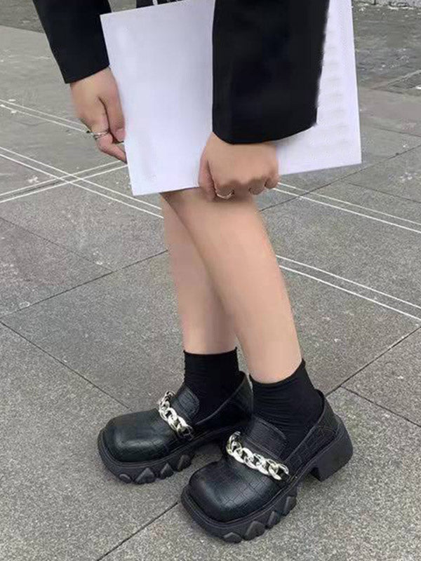Well Tailored Shoes with a Graceful Silhouette