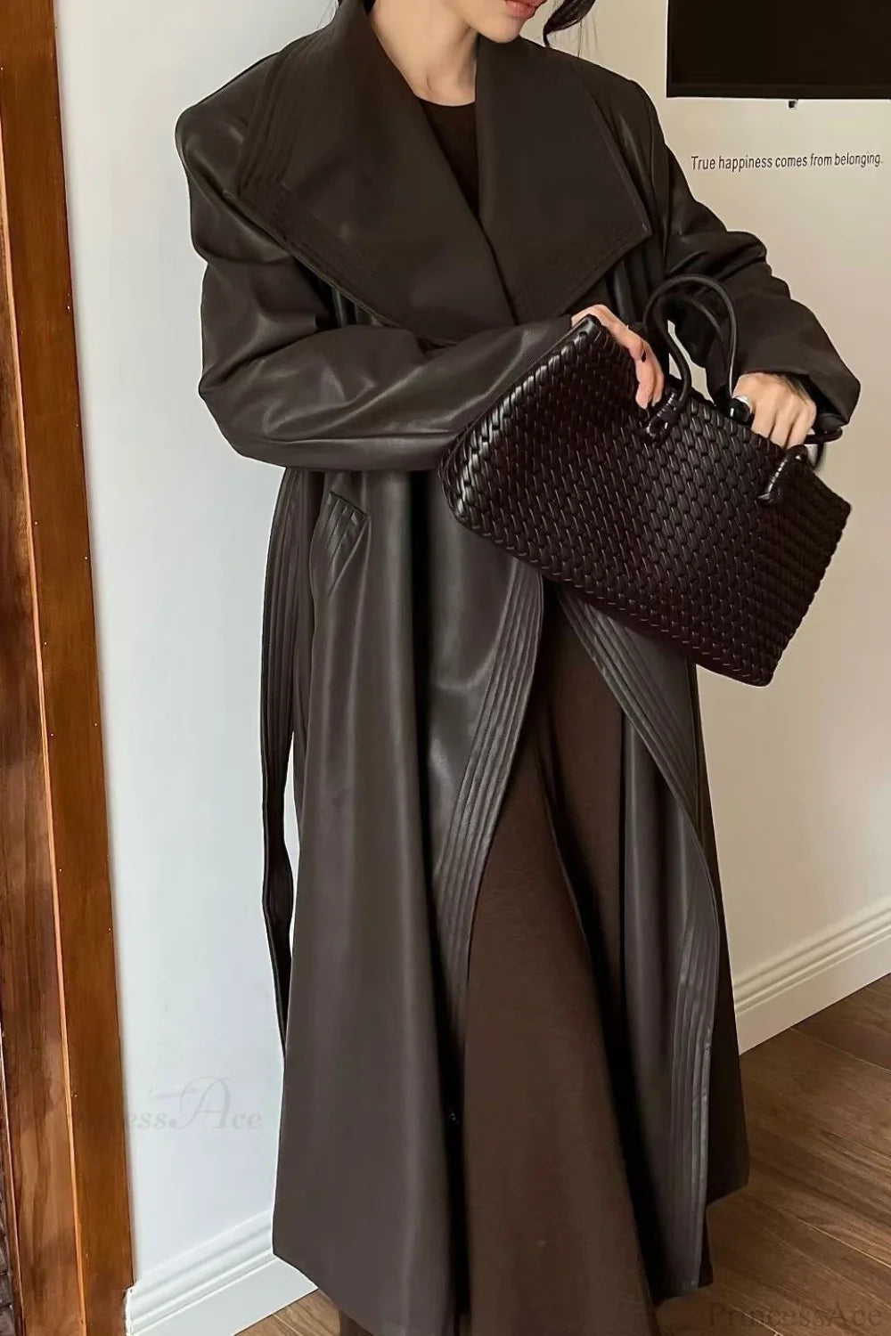 Effortlessly Elegant Coat with a Timeless Design