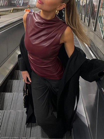 Well Tailored Top with a Graceful Silhouette