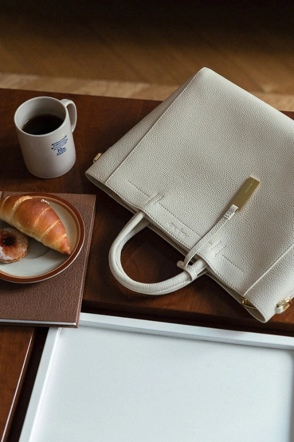 Elegantly Styled Bag for Everyday Wear