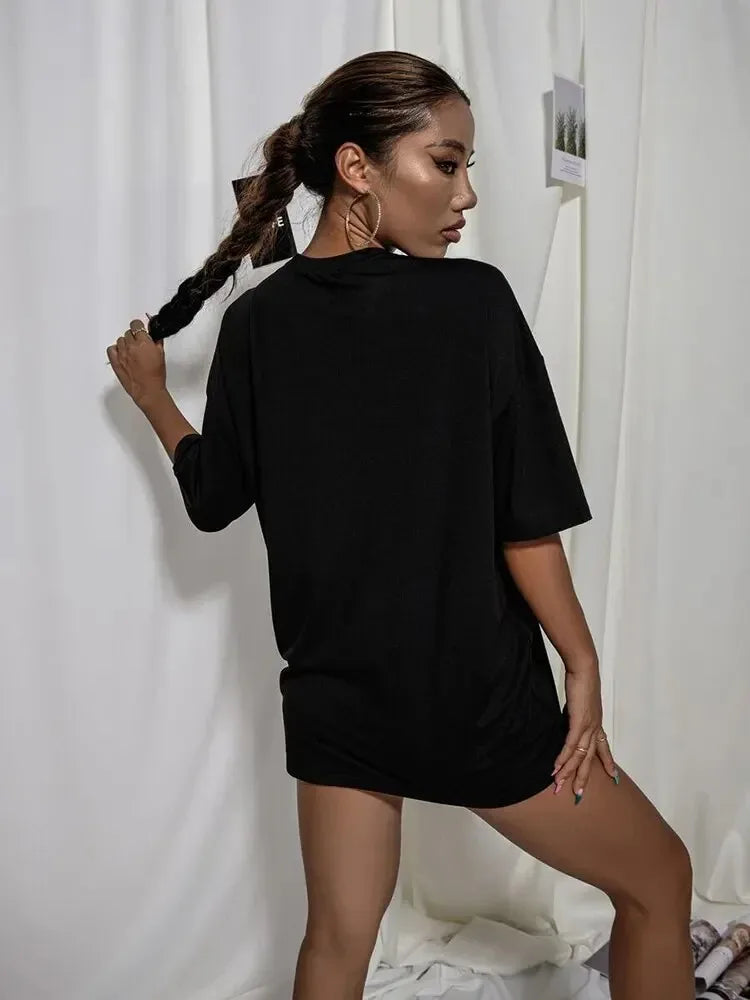 Effortlessly Elegant T-Shirt with a Timeless Design