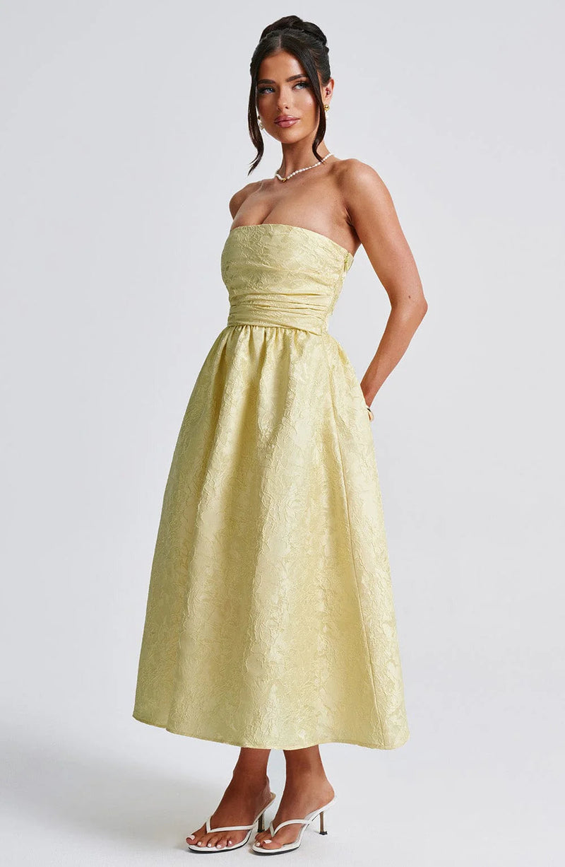 Gracefully Styled Dress for Any Occasion