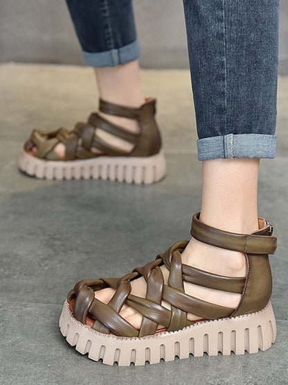 Effortlessly Elegant Sandals with a Timeless Design