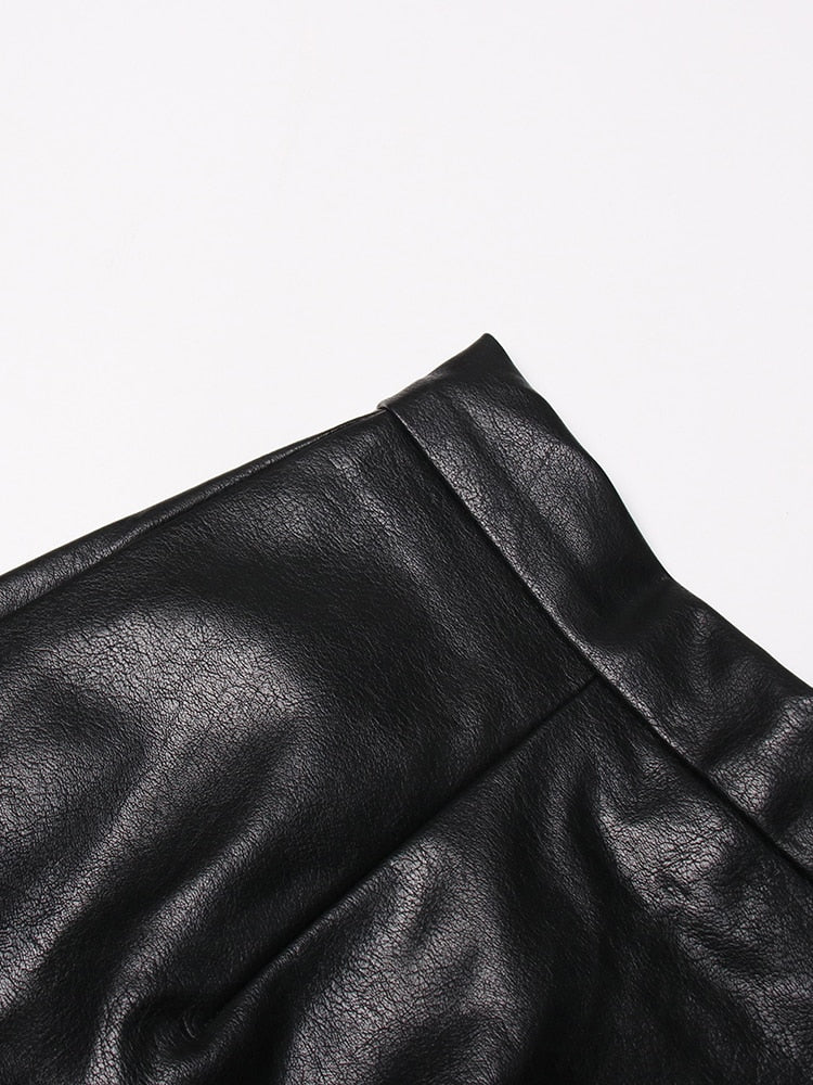 Effortlessly Elegant Garment with a Timeless Design