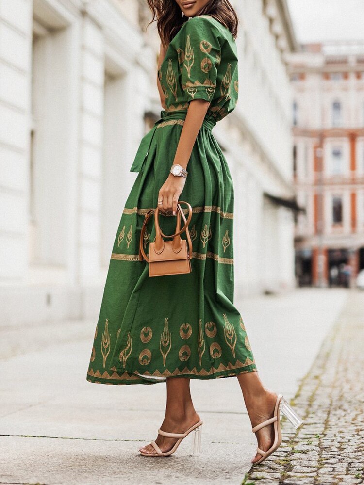 Effortlessly Elegant Dress with a Timeless Design