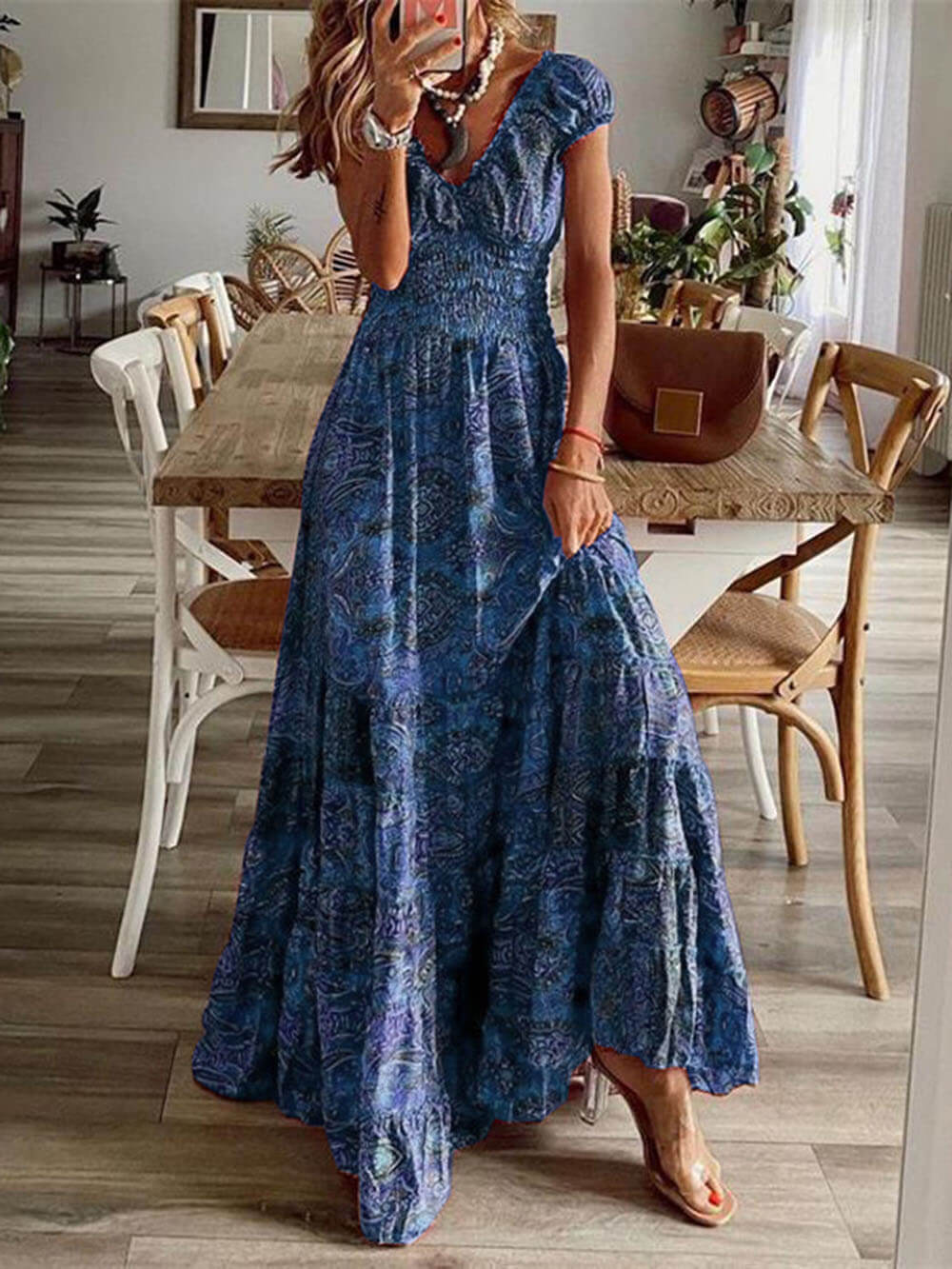 Effortlessly Elegant Dress with a Timeless Design