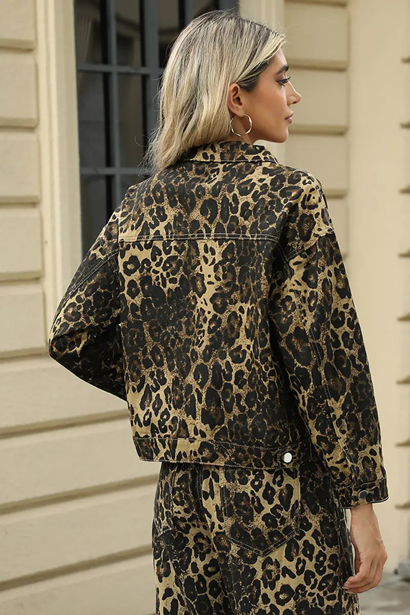 Effortlessly Elegant Jacket with a Timeless Design