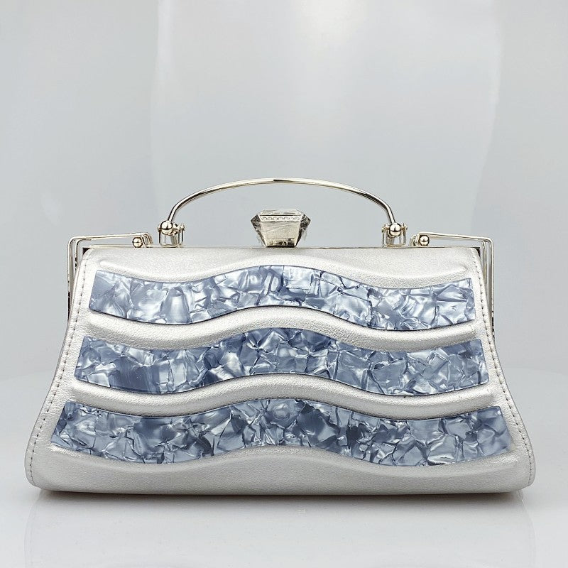 Beautifully Finished Bag in a Timeless Design