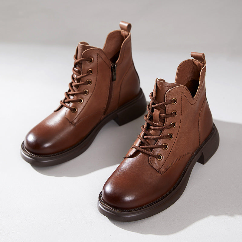 Effortlessly Elegant Boots with a Timeless Design