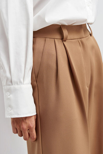 Gracefully Styled Pants for Any Occasion