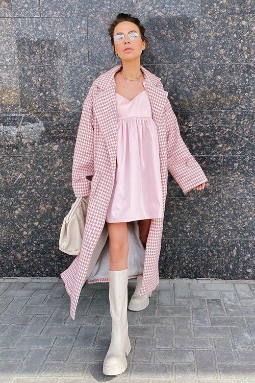 Well Tailored Coat with a Graceful Silhouette