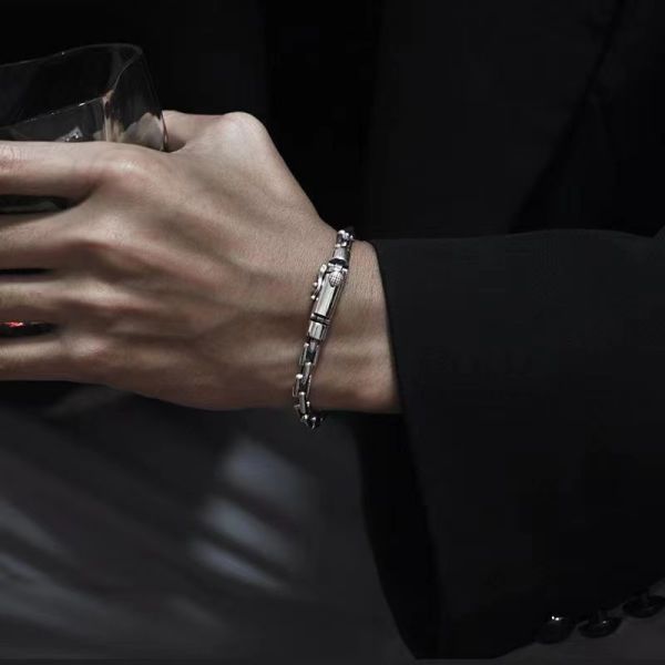 Well Tailored Garment with a Graceful Silhouette