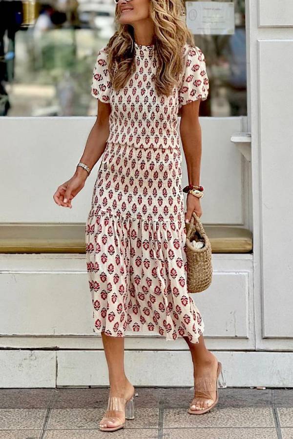 Effortlessly Elegant Dress with a Timeless Design