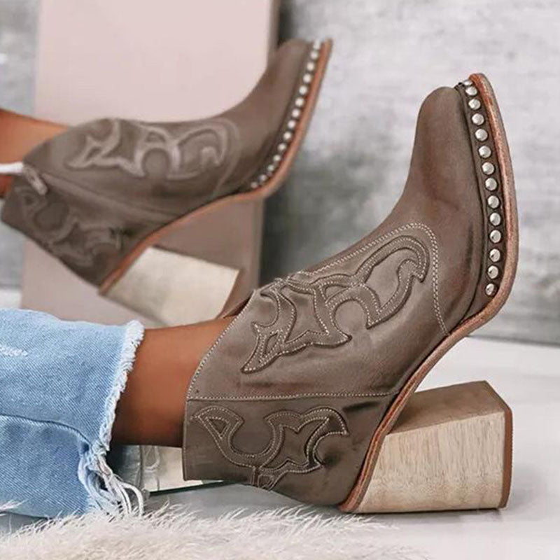Well Tailored Boots with a Graceful Silhouette