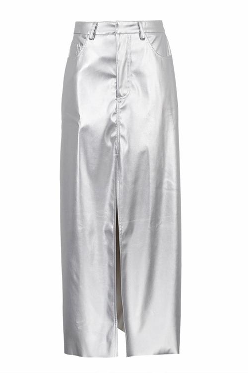 Effortlessly Elegant Garment with a Timeless Design