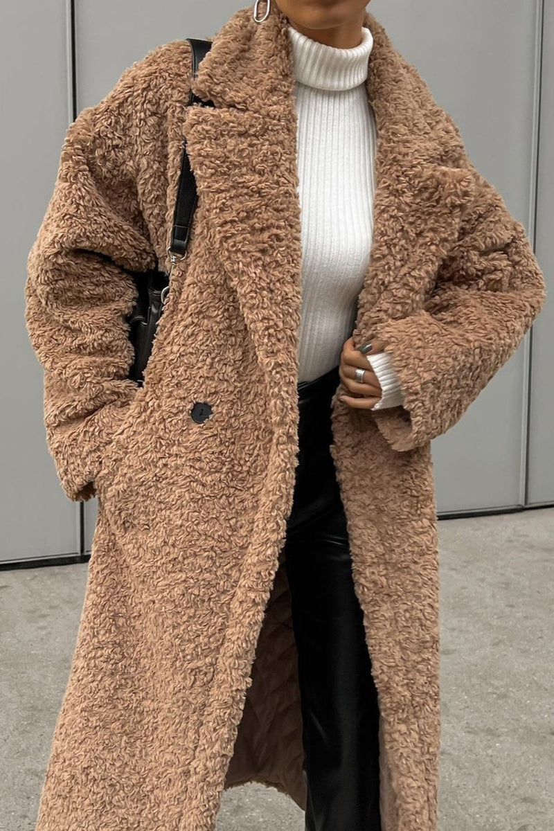 Well Tailored Coat with a Graceful Silhouette