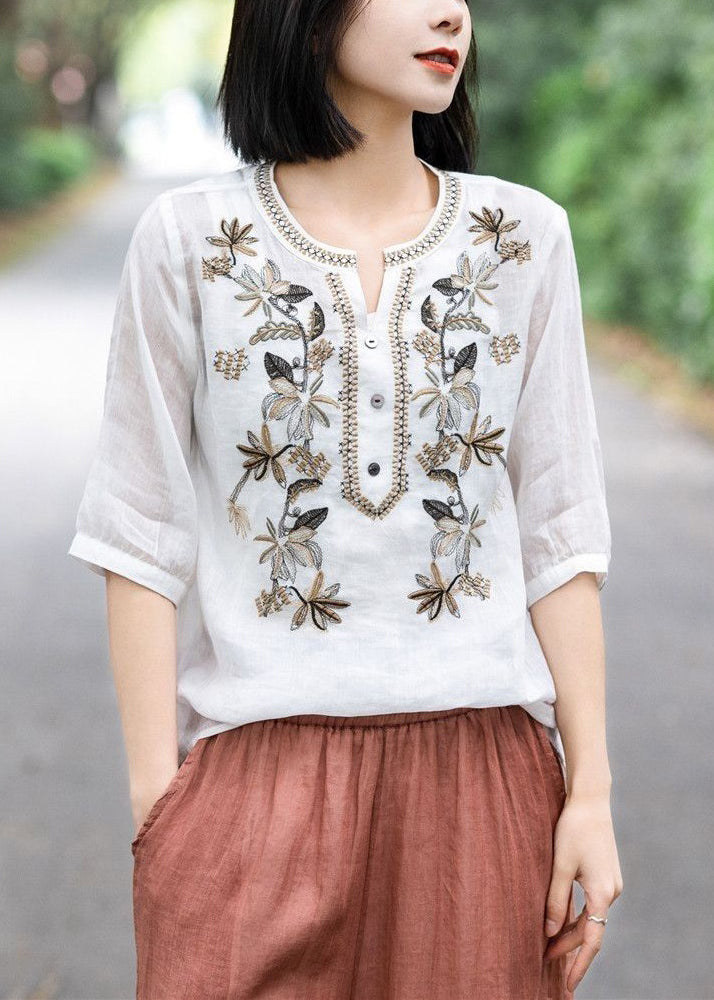 Well Tailored Top with a Graceful Silhouette
